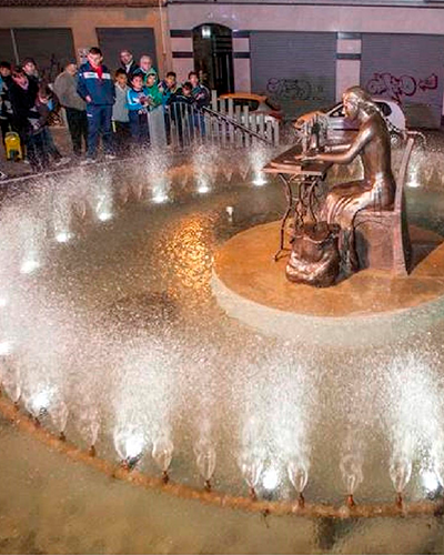 Fuente ornamental contruida en la plaza de los luceros en alicante